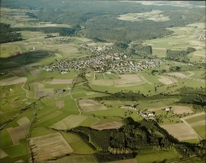 Adelmannsfelden - Luftbildarchiv Erich Merkler - Adelmannsfelden - 1984 - N 1-96 T 1 Nr. 577 (cropped)