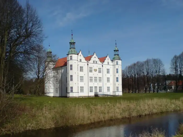 Ahrensburg - Schloss Ahrensburg, Gartenfassade