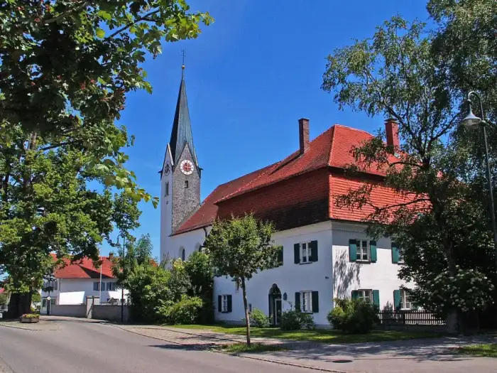 Aitrang - Aitrang - Pfarrhof u Kirche v NW