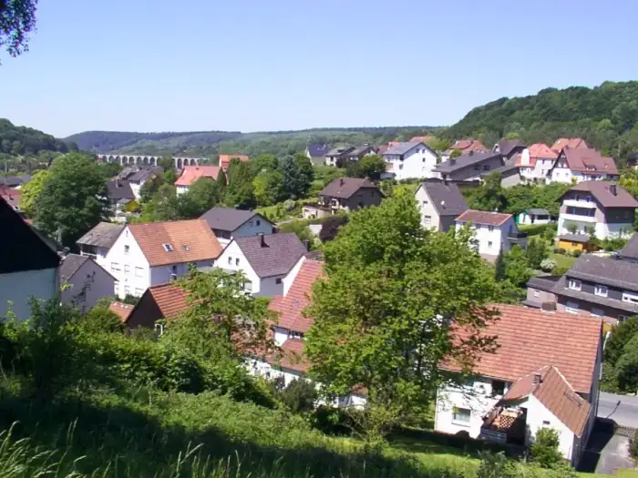 Altenbeken - Blick über Altenbeken mit Viadukt im Hintergrund
