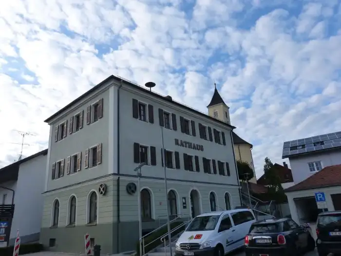 Bach a.d.Donau - Rathaus, Front & Seite