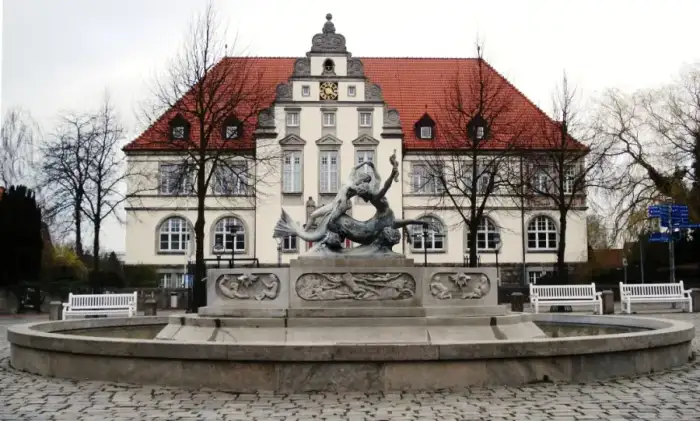 Bad Schwartau - Bad-Schwartau Brunnen Im-Spiel-der-Wellen Gesamtansicht