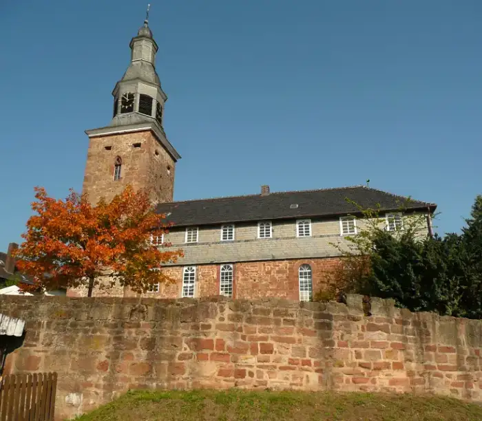 Bad Zwesten - Bad Zwesten Kirche von unten