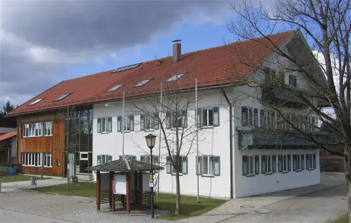 Baierbrunn - Baierbrunn Rathaus-1