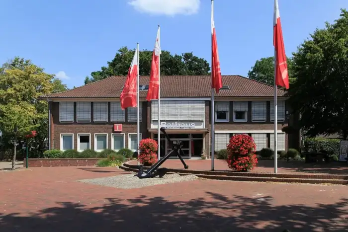 Barßel - Barßel - Theodor-Klinker-Platz + Rathaus 01 ies