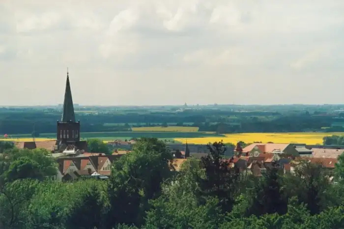 Bergen auf Rügen - Bergen-auf-ruegen-rugard-turm-blick-suedwest-bergen-stralsund thfr