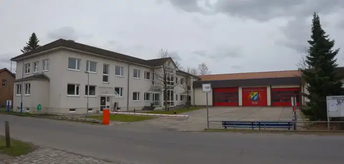Bestensee - Rathaus und Feuerwehr in Bestensee 2019 N