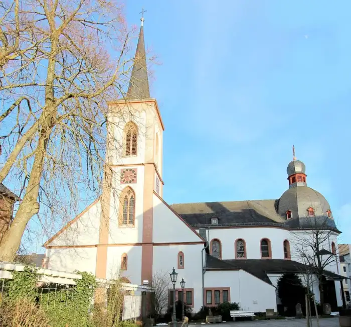 Bitburg - Bitburg (Eifel); Katholische Pfarrkirche Liebfrauen a