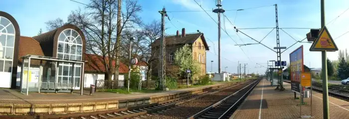 Bobenheim-Roxheim - Bobenheim-Roxheimer Bahnhof- auf Bahnsteig zu Gleis 2- Richtung Ludwigshafen 18.4.2008