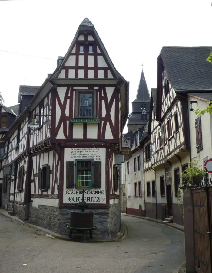 Braubach - Braubach - Schlankes Fachwerkhaus in engen Gassen
