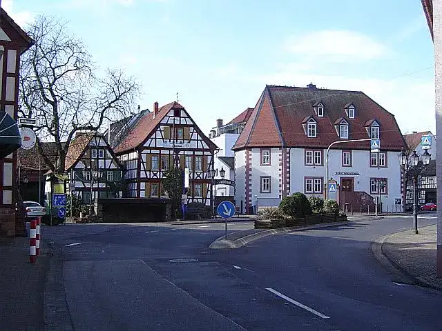 Bruchköbel - 121 Marktplatz, Stadtbibliothek und Hotel Aloisius