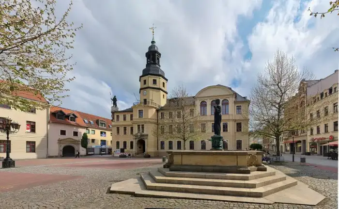 Crimmitschau - Rathaus Crimmitschau mit Brunnen