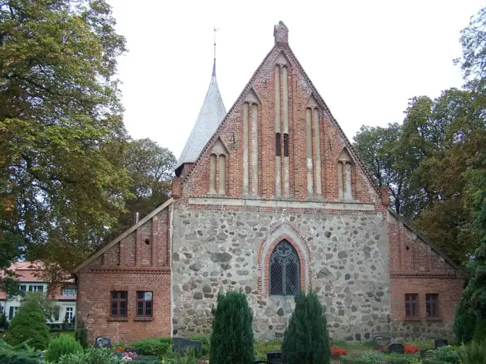 Dersekow - Kirche in Dersekow, Ansicht (2009-10-03)