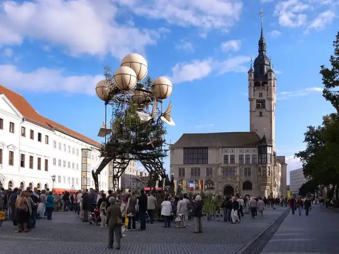 Dessau-Roßlau - Dessau,Farbfest Grün,Landung der Aeroflorale II auf dem Marktplatz