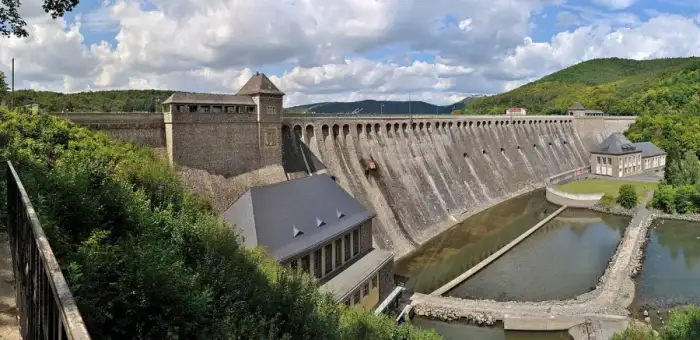 Edertal - Edersee, Staumauer, 2011-08 CN-01