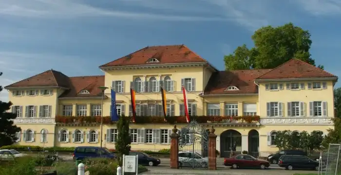 Edingen-Neckarhausen - Neckarhausen schloss frontview