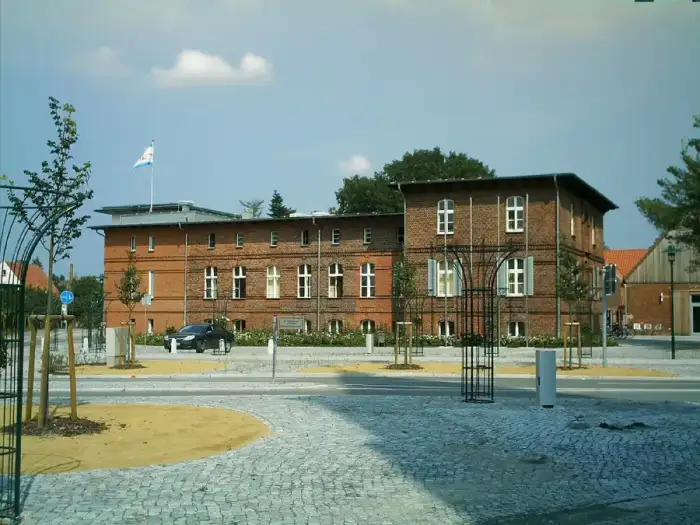 Eggesin - Eggesin Rosengarten und Rathaus