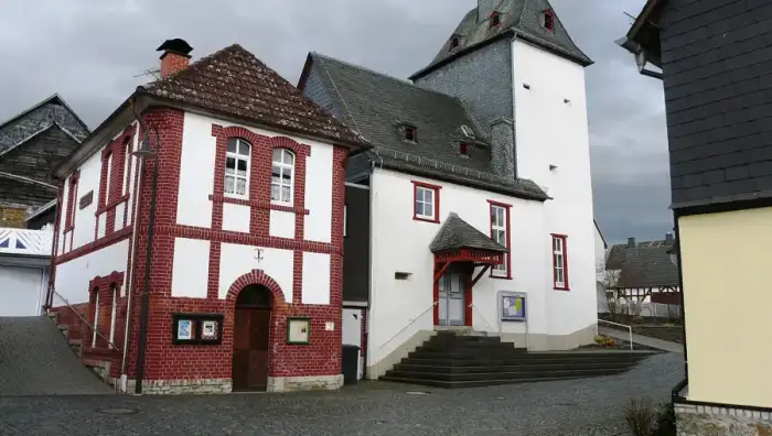 Ehringshausen - Backhaus und Kirche Niederlemp