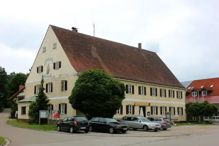 Erdweg - 012 Kleinberghofen - ehemaliges Rathaus - jetzt Gaststaette Freudenhaus