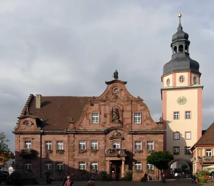 Ettlingen - Rathaus mit Turm Ettlingen (fcm)