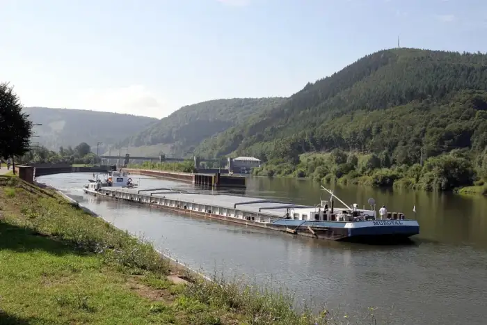 Faulbach - Schleuse Faulbach 01, links Faulbach (Bayern) und rechts Wertheim-Mondfeld (Baden-Württemberg)