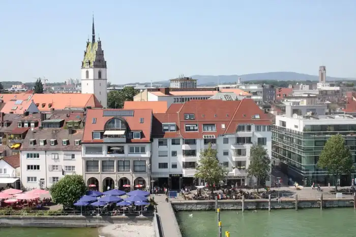 Friedrichshafen - Blick vom Moleturm auf die Altstadt von Friedrichshafen