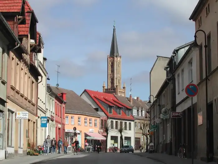Fürstenberg/Havel - Havel-Kirchturm mit Brandenburger Strasse