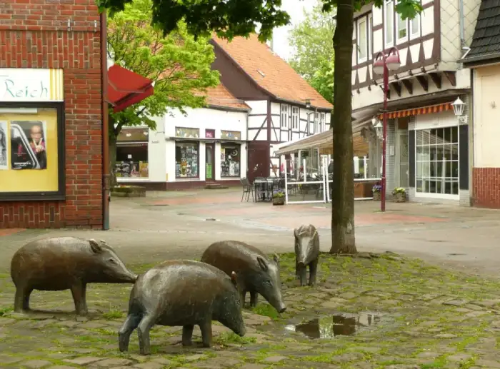 Gehrden - Gehrden Fussgängerzone Schweine