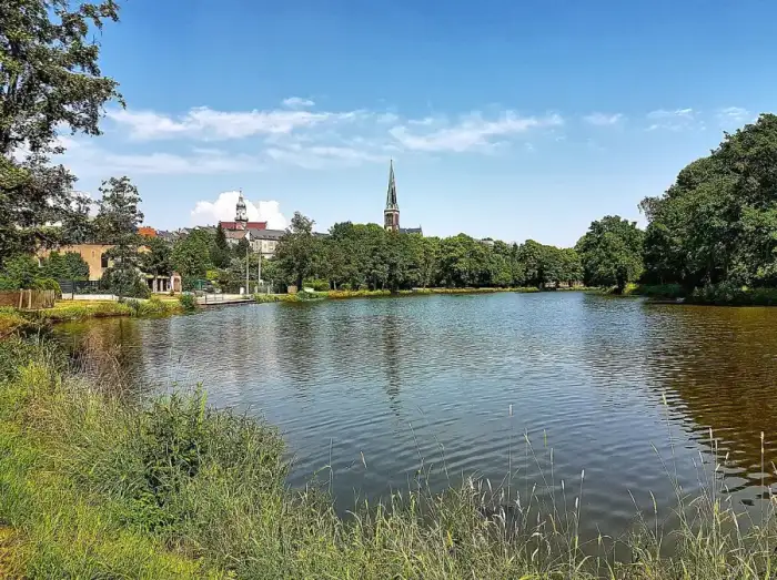 Geringswalde - Geringswalde-Blick-über-den-Großteich-auf-Rathaus-und-Kirche-19-06-2021-1422