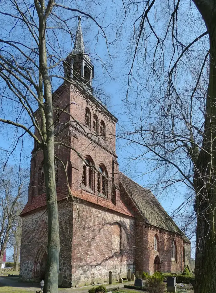 Groß Kiesow - Groß Kiesow Kirche Südwest
