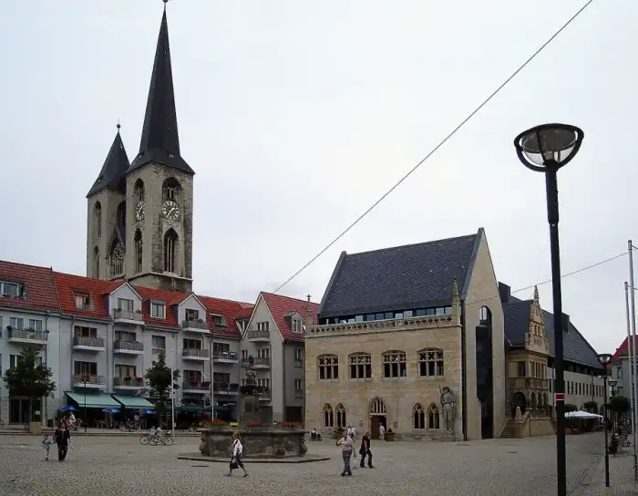 Halberstadt - Halberstadt Rathaus Roland Martinikirche