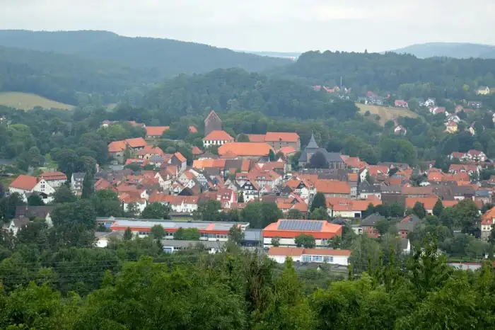 Hardegsen - FFH-Gebiet Weper, Gladeberg, Aschenburg - Gladeberg - Blick auf Hardegsen (3)