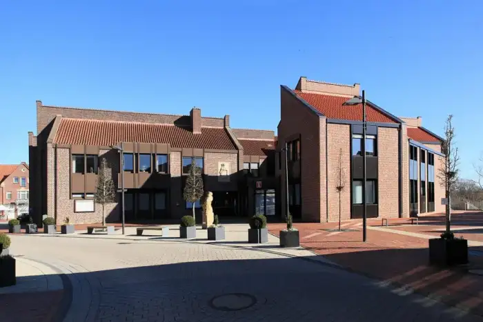 Haselünne - Haselünne - Krummer Dreh + Flusslandschaft (Angela Große) + Rathaus 01 ies