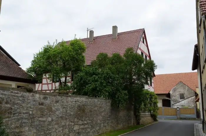 Hausen b.Würzburg - Hausen bei Würzburg, Erbshausen, Evodiusstraße 5, Kirchhofmauer, 003