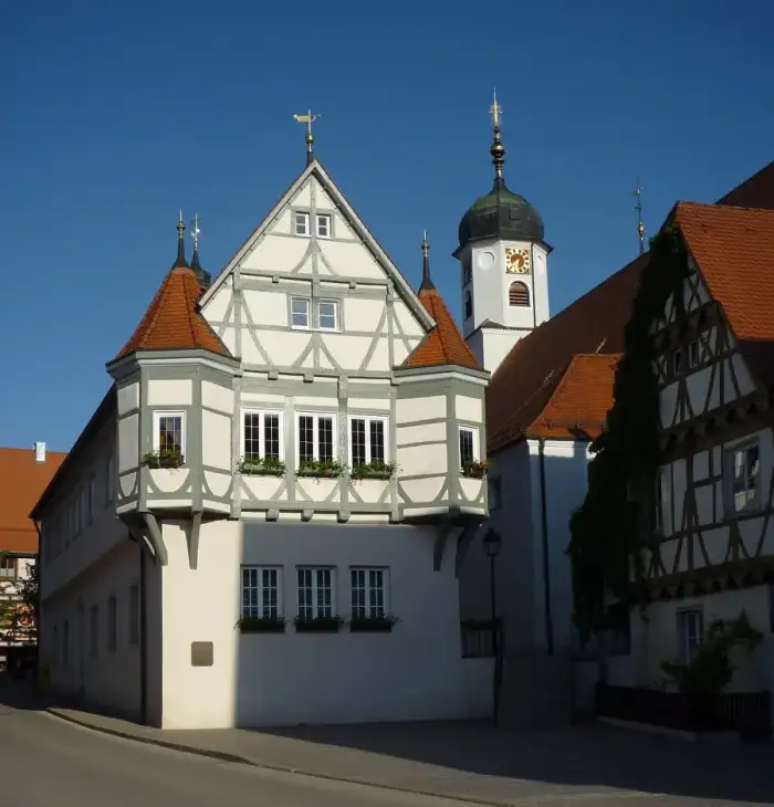 Hayingen - Hayingen - Rathaus 16. Jh.und Kirchturm St. Vitus