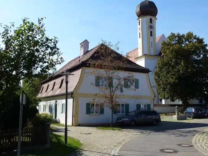 Hilgertshausen-Tandern - Hilgertshausen Kirchstr 003 201509 314