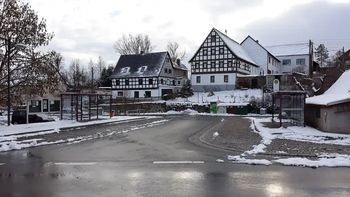 Hirschfeld - Bushaltestelle Hirschfeld, Gasthof Weisser Hirsch