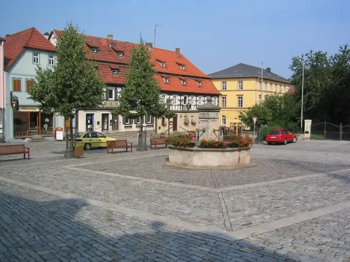 Hofheim i.UFr. - Water well label QS:Lde,"Marktbrunnen" label QS:Len,"Water well"