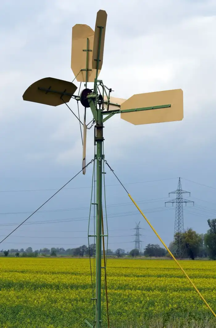 Holm - Holm An den Wischen Windrad 02