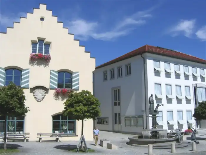Holzkirchen - Holzkirchen-Marktplatz Rathaus-1