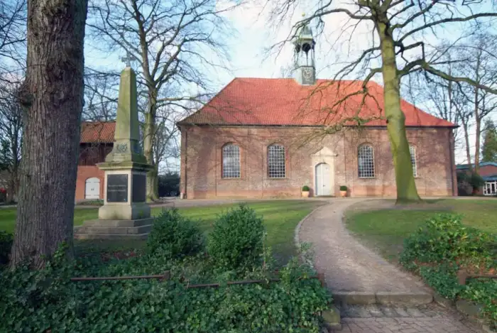 Horst (Holstein) - Dorfkirche Horst in Holstein