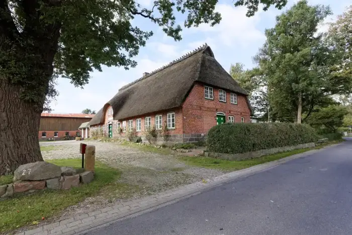 Husby - Husby Dorfstrasse 27 8963