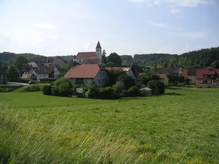 Illschwang - Ortskern-illschwang-mit-kirche