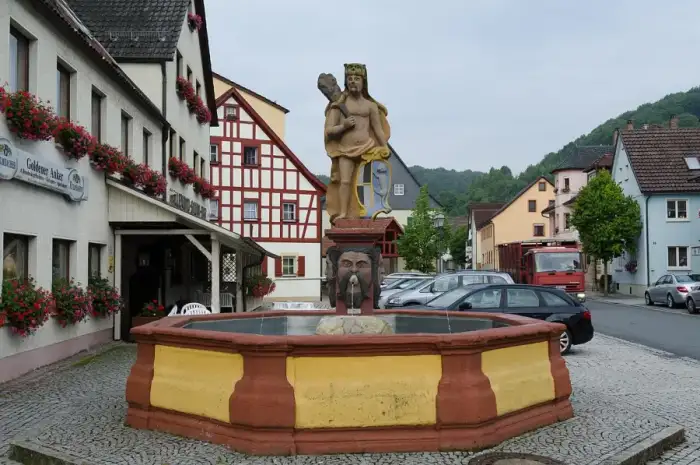 Kasendorf - Kasendorf, Marktplatz, Brunnen-001