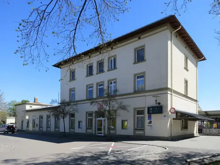 Kaufering - Bahnhof Kaufering Empfangsgebäude Straßenseite