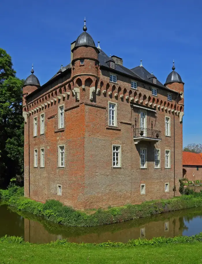 Kerpen - Kerpen Schloss Loersfeld Wasserburg 02