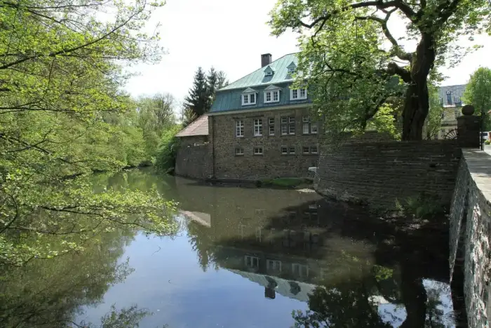 Kierspe - Kierspe Rhadermühle - Alter Mühlenweg - Haus Rhade 01 ies