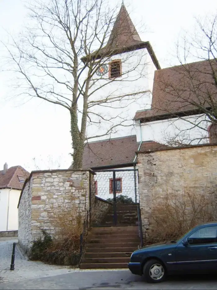 Kieselbronn - Kieselbronn-Ansicht von Norden mit Kirche über Kirchhofmauer und ehemaligem Zwingervorfeld-010309