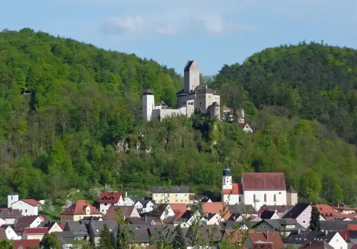Kipfenberg - Kipfenberg Burg und Stadt von NW