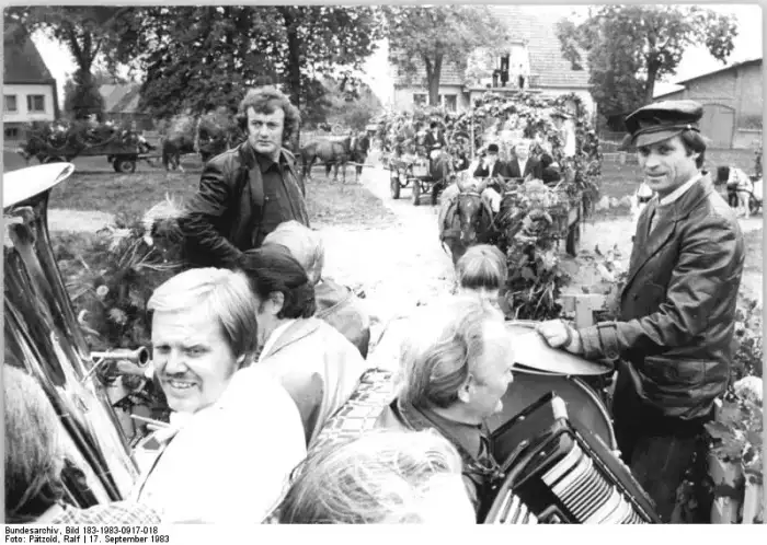 Klein Rogahn - Bundesarchiv Bild 183-1983-0917-018, Klein Rogahn, Erntefestumzug